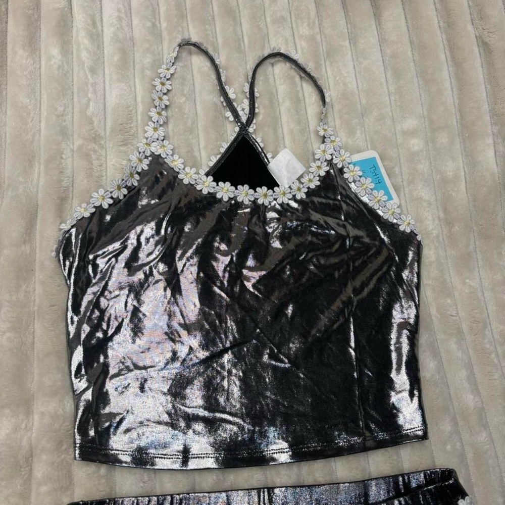 Silver metallic two piece set with daisy floral details - Picture 5 of 7